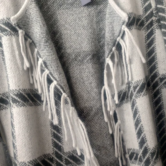 Adrienne Vittadini Gray Plaid Cardigan with Fringe - Picture 5 of 6